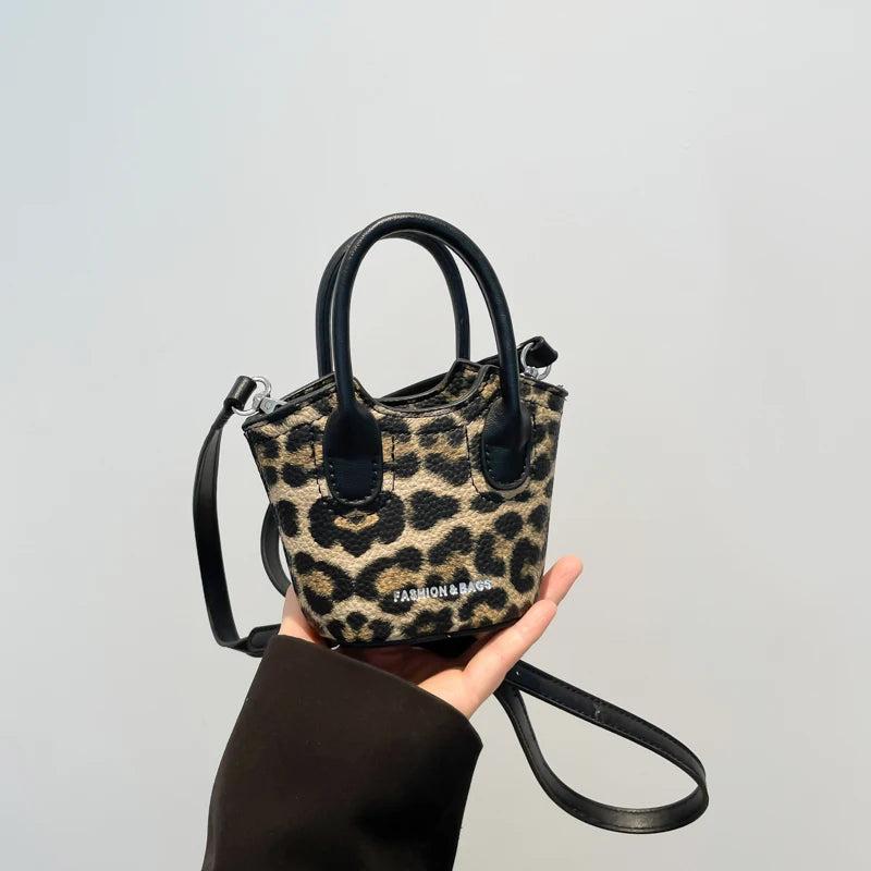 Super Mini Crossbody Bag For Women Fashion Casual Sling Bag Lady Girls Versatile Zipper Messenger Bag Bucket Handbag Mini