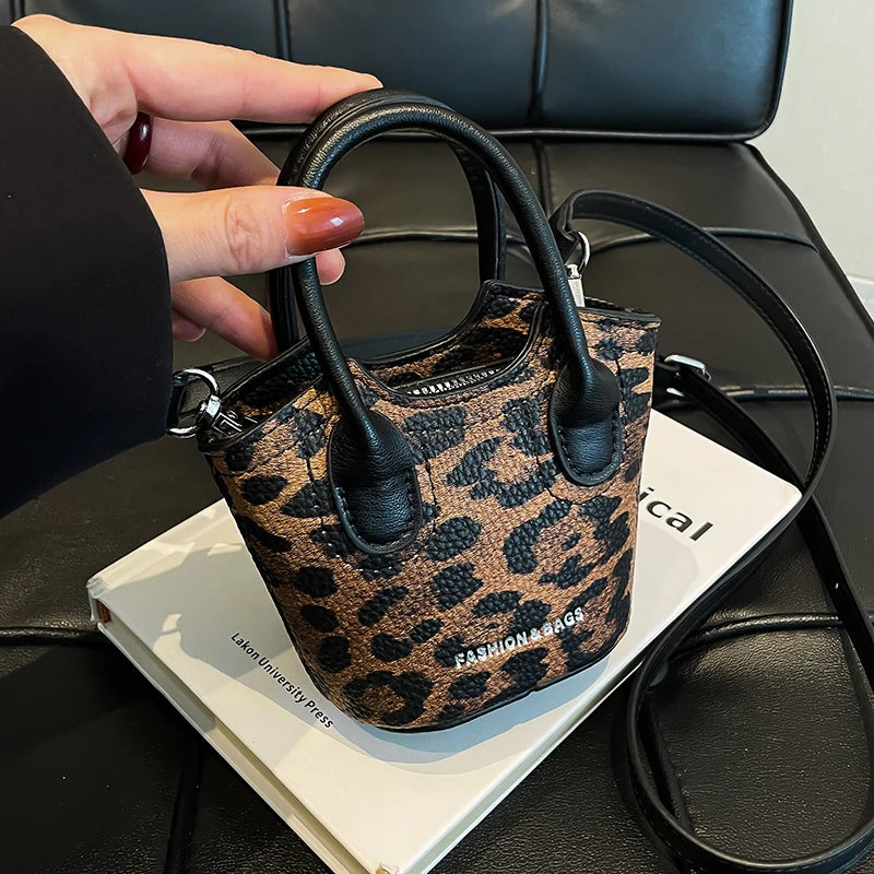 Super Mini Crossbody Bag For Women Fashion Casual Sling Bag Lady Girls Versatile Zipper Messenger Bag Bucket Handbag Mini