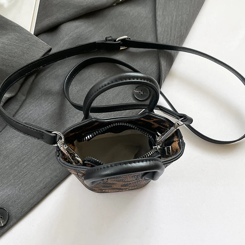 Super Mini Crossbody Bag For Women Fashion Casual Sling Bag Lady Girls Versatile Zipper Messenger Bag Bucket Handbag Mini