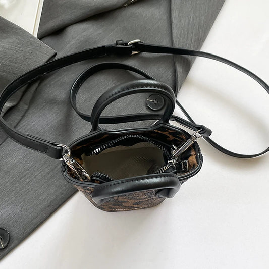 Super Mini Crossbody Bag For Women Fashion Casual Sling Bag Lady Girls Versatile Zipper Messenger Bag Bucket Handbag Mini