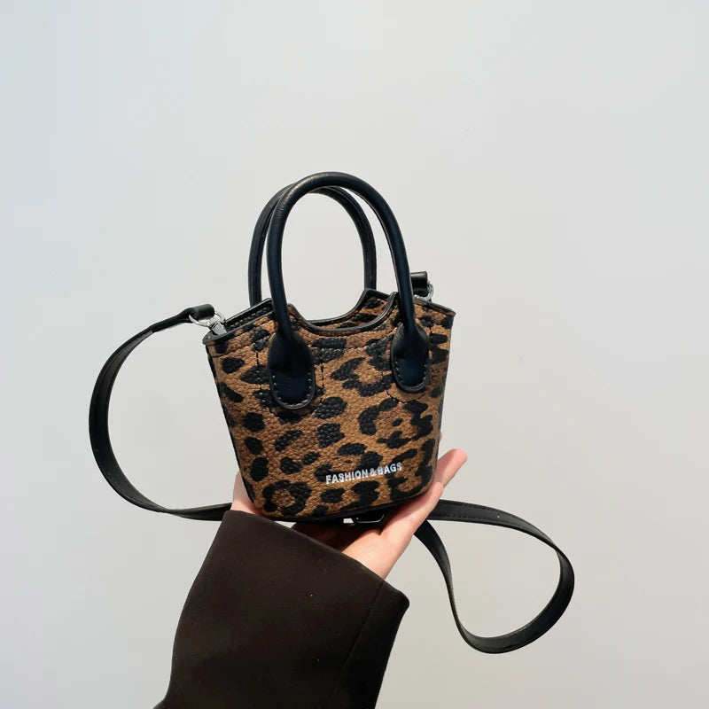 Super Mini Crossbody Bag For Women Fashion Casual Sling Bag Lady Girls Versatile Zipper Messenger Bag Bucket Handbag Mini