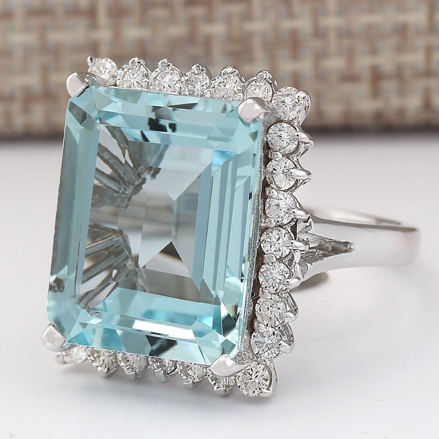 Women's Versatile Fashion Inlaid Lake Blue Zircon Ring