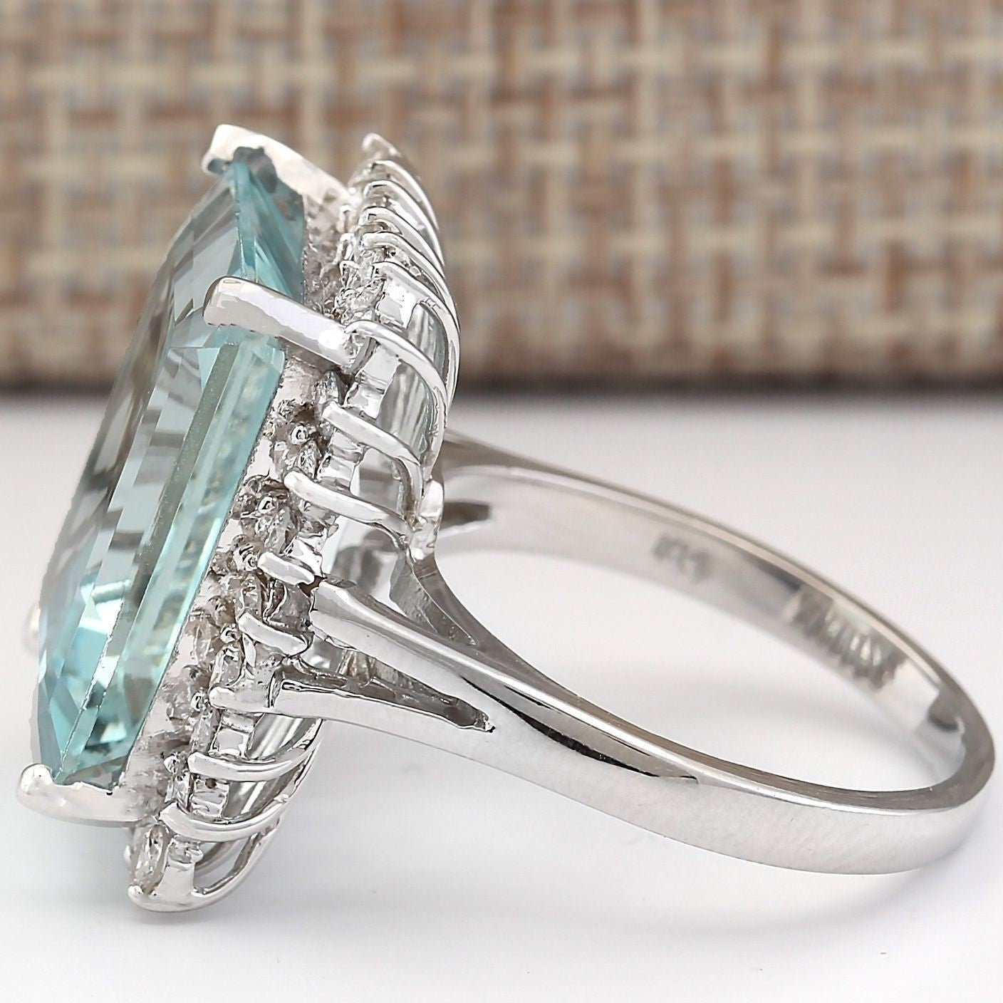 Women's Versatile Fashion Inlaid Lake Blue Zircon Ring